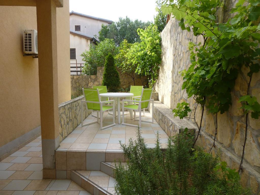 Apartments Villa Rosmarin Omišalj Cameră foto