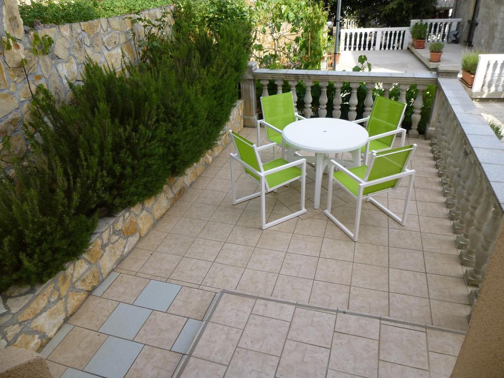 Apartments Villa Rosmarin Omišalj Cameră foto