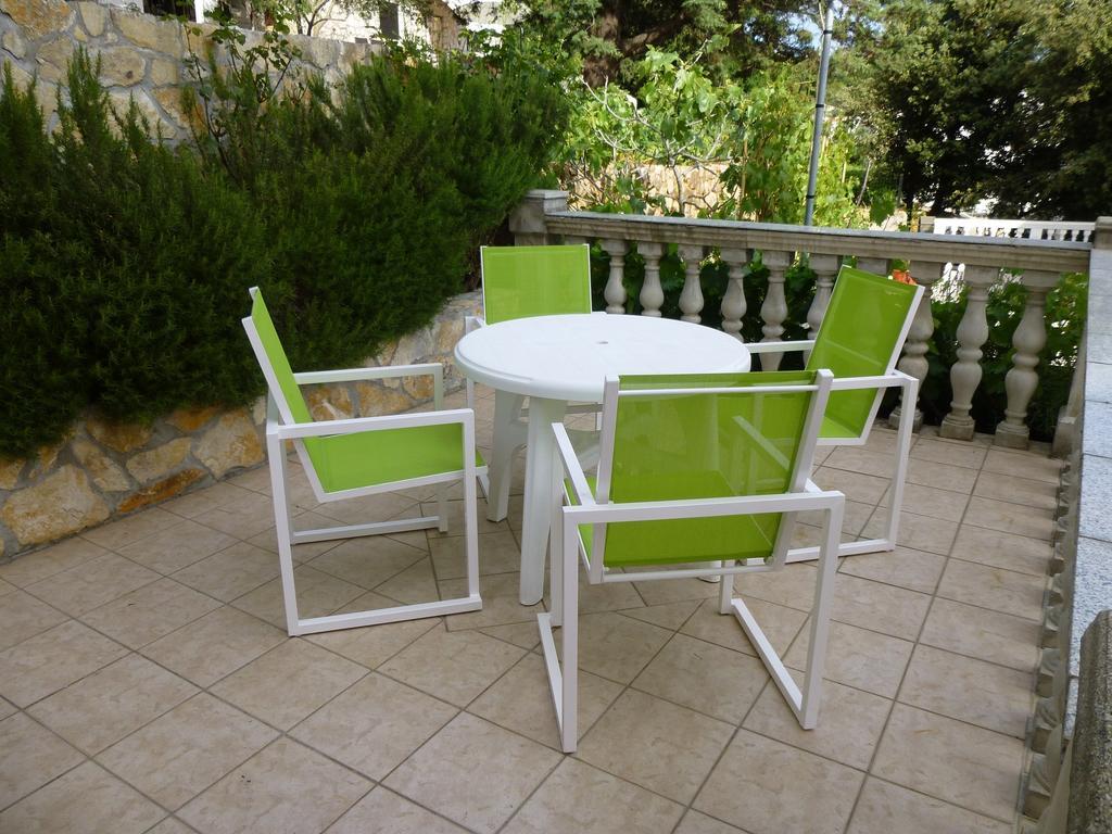 Apartments Villa Rosmarin Omišalj Cameră foto