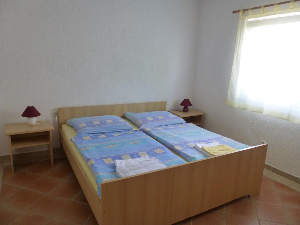 Apartments Villa Rosmarin Omišalj Cameră foto