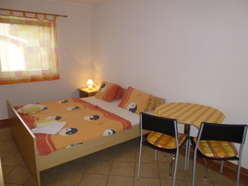 Apartments Villa Rosmarin Omišalj Cameră foto