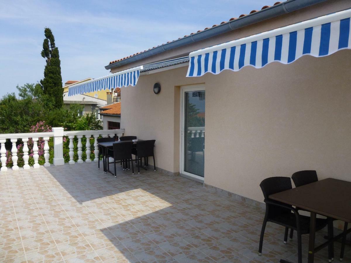 Apartments Villa Rosmarin Omišalj Exterior foto
